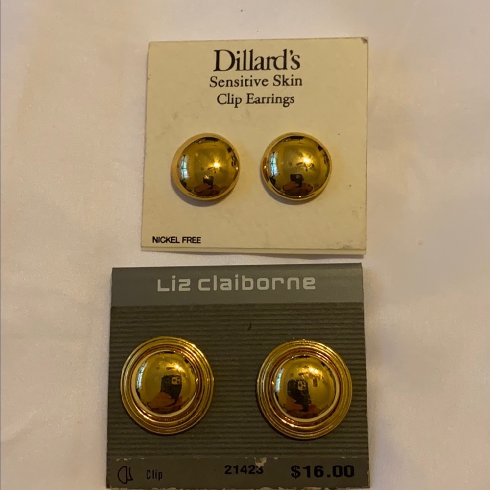 Earrings gold tone clip on